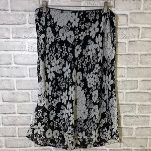 Beechers Brook Chic Floral A-Line Skirt in Black and White- size 14 ish
